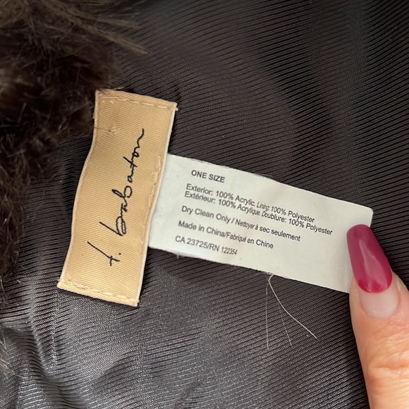 Faux fur shawl - Picture 2 of 2